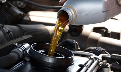 Kinh nghiệm lái xe: Thay dầu nhớt lần đầu km bao nhiêu là hợp lý?